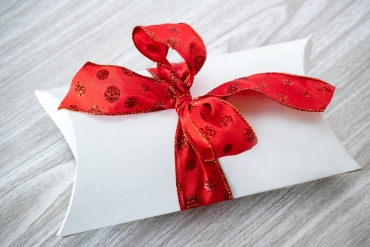 Almonds, cinnamon glazed almonds, gift, nuts, gift box, white pillow box, client gift, holiday gift, totally nutz